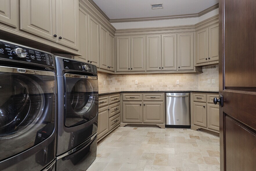 More Photos Of 28611 Blue Jack Ln, Magnolia Sports And Entertainment For Sale