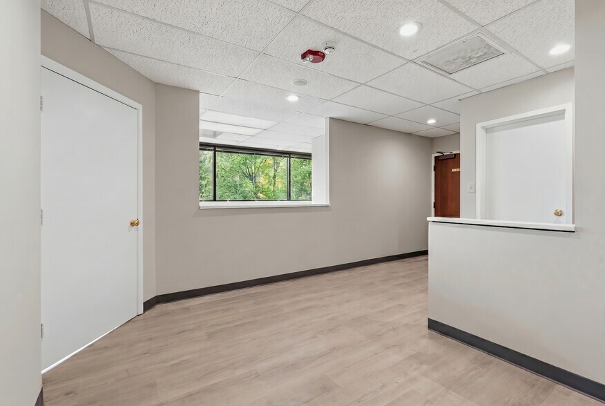 More Photos Of 124 Park St SE, Vienna Medical For Lease