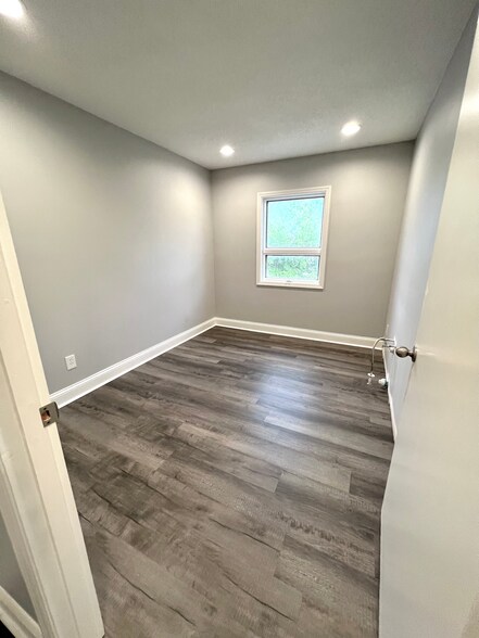 More Photos Of 312 Mall Blvd, Savannah Freestanding For Lease