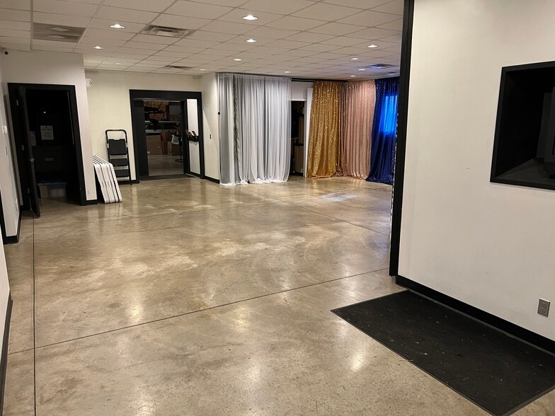 More Photos Of 1939 E Diedrich Ave, Wichita Warehouse For Sale