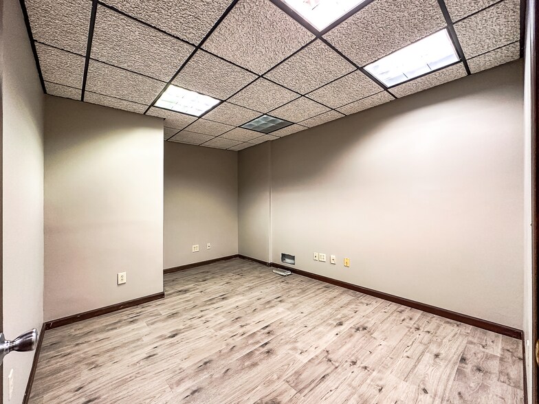 More Photos Of 2014 S Calhoun St, Fort Wayne Manufacturing For Lease