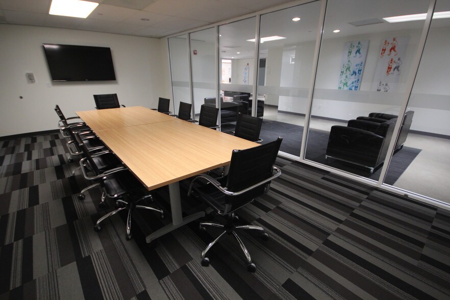 More Photos Of 505 N Sam Houston Pky E, Houston Unknown For Lease