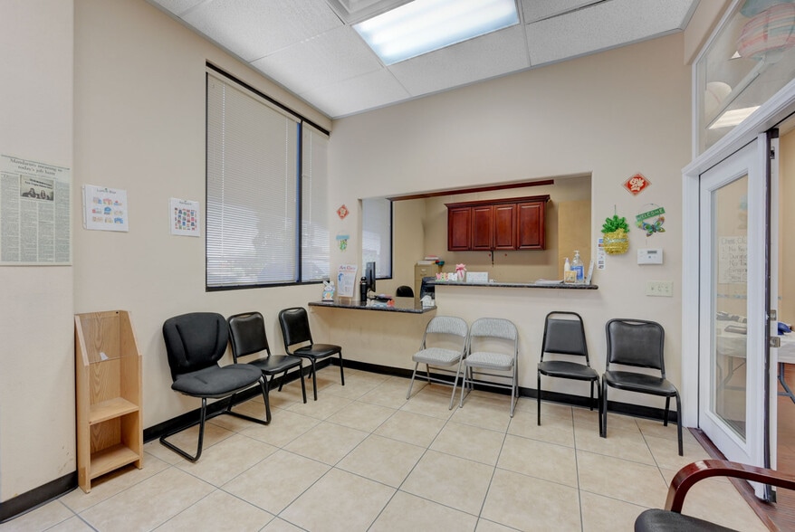 More Photos Of 6284 Spring Mountain Rd, Las Vegas Office For Sale