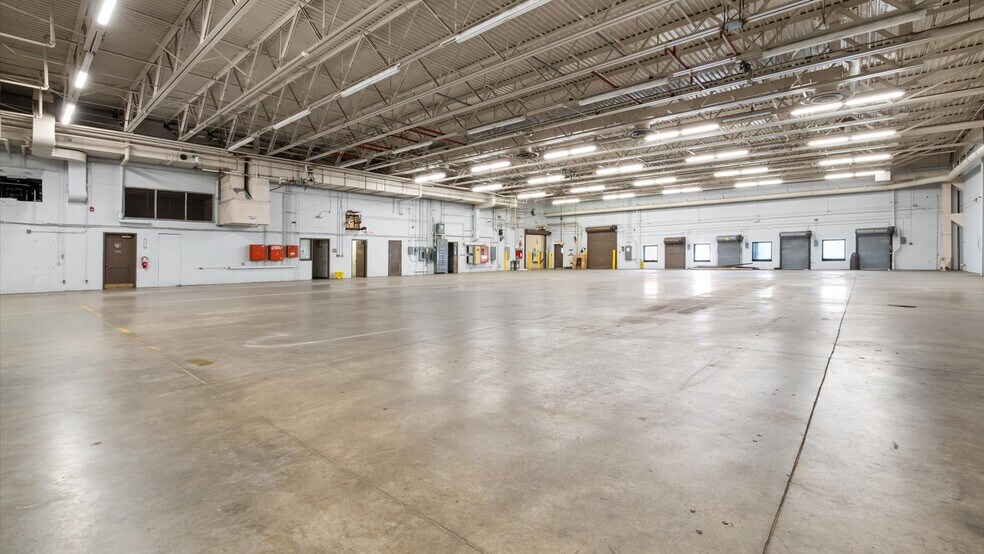 More Photos Of 22 N 1st St, Newark Light Distribution For Lease