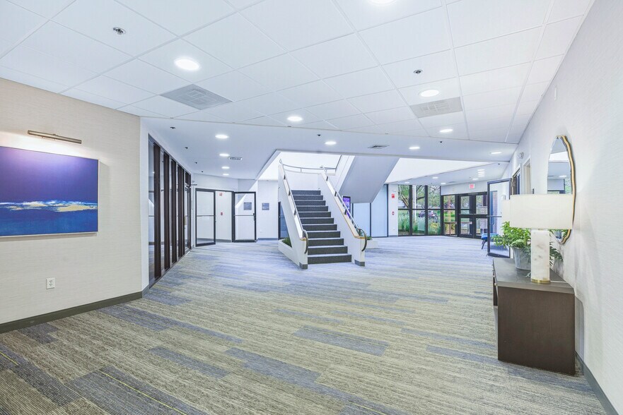 More Photos Of 325 Wood Rd, Braintree Office For Lease