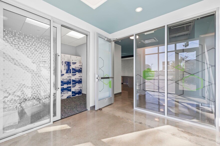 More Photos Of 6398 Cindy Ln, Carpinteria Office For Sale