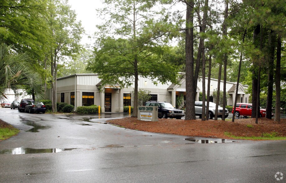 More Photos Of 5 Hunter Rd, Hilton Head Flex For Lease