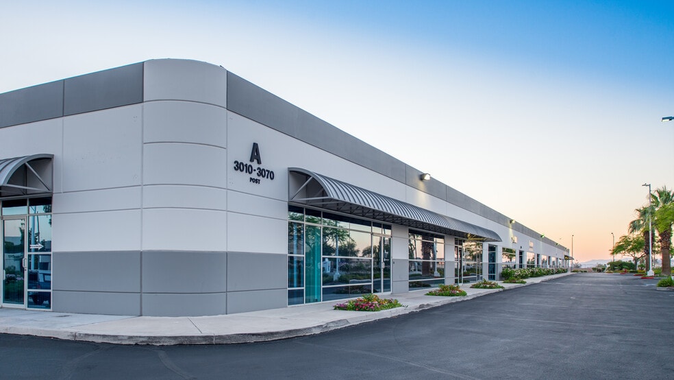 Primary Photo Of 6263-6281 Dean Martin Dr, Las Vegas Showroom For Lease