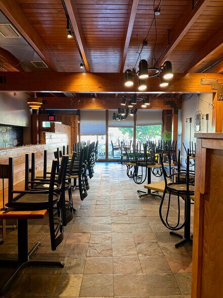 More Photos Of 724 S Massachusetts St, Lawrence Storefront Retail Residential For Lease