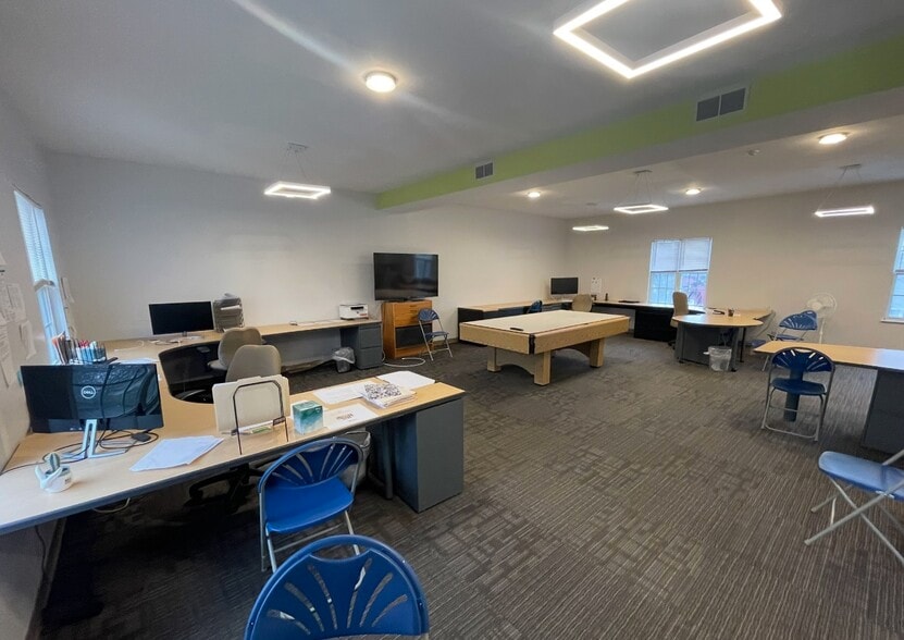 More Photos Of 128 Ridge Ave, Bloomingdale Loft Creative Space For Sale