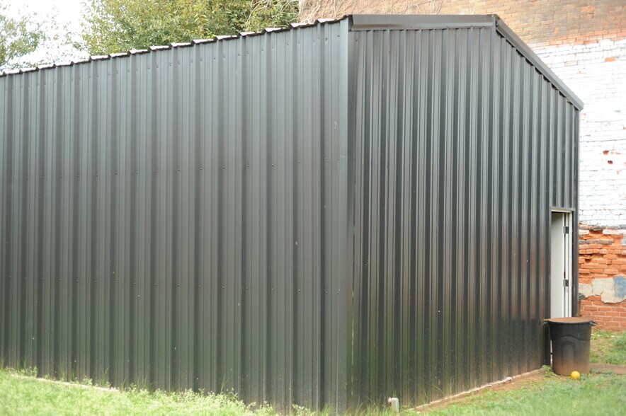 More Photos Of 108 Evans Ave, Apache Storefront For Lease