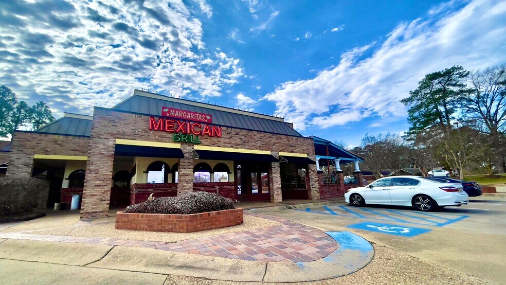 More Photos Of 1625 E County Line Rd, Jackson Freestanding For Lease