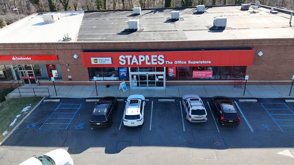 More Photos Of 1410-1420 Northern Blvd, Manhasset Freestanding For Lease