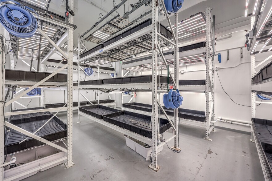 More Photos Of 4333 W Tropicana Ave, Las Vegas Service For Sale