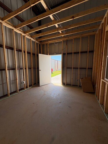 More Photos Of 5790 Rendon Bloodworth Rd, Fort Worth Industrial For Lease