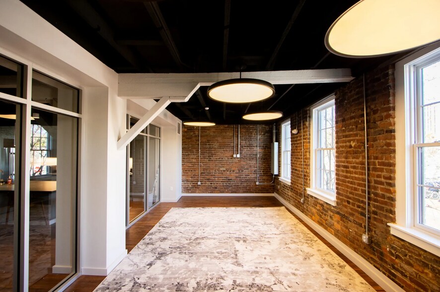 More Photos Of 1225-1229 Lincoln St, Columbia Freestanding For Lease