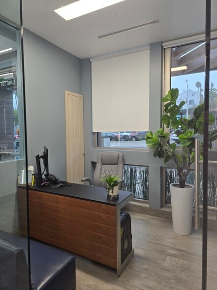 More Photos Of 8550-8594 Santa Monica Blvd, West Hollywood General Retail For Lease