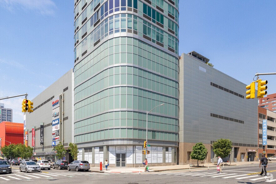 More Photos Of 6135 Junction Blvd, Rego Park Storefront For Lease