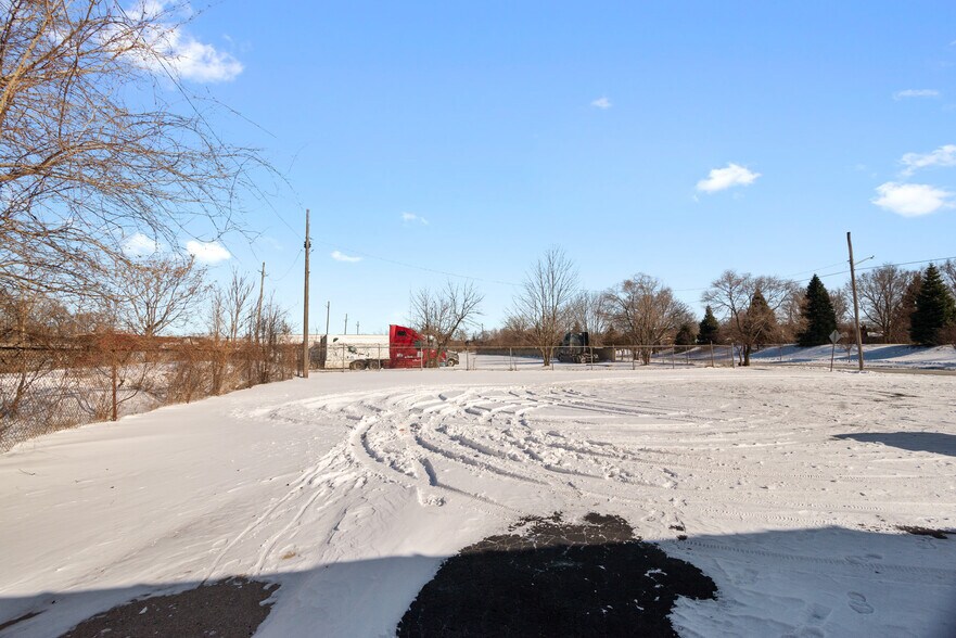 More Photos Of 10118 Eagle St, Dearborn Industrial For Sale