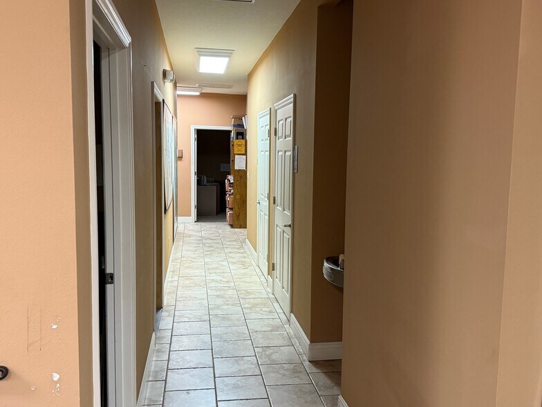 More Photos Of 565 S Hercules Ave, Clearwater Office For Sale