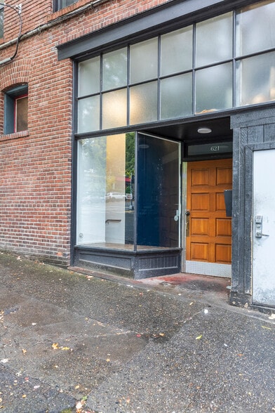 More Photos Of 3516 Fremont Pl N, Seattle General Retail For Lease