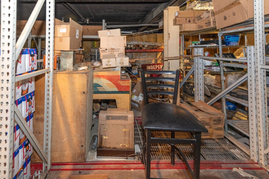 More Photos Of 2816 Old North Point Rd, Baltimore Bar For Sale