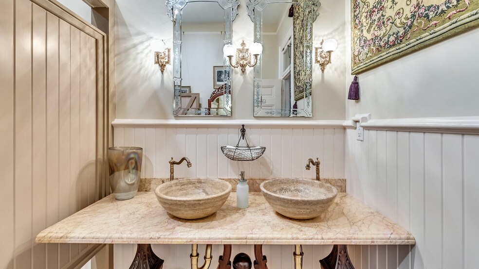More Photos Of 119 E 37th St, Savannah Restaurant For Sale