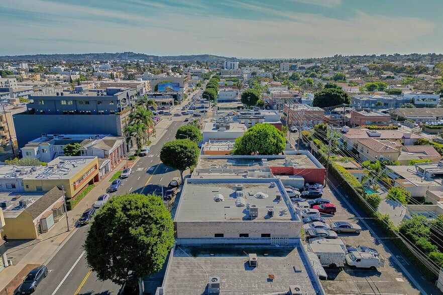 More Photos Of 355-359 Robertson Blvd, Beverly Hills Storefront Retail Office For Lease