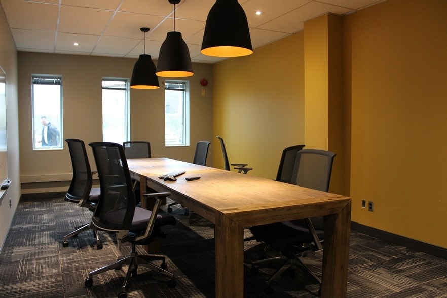 More Photos Of 148 Manitou Dr, Kitchener Office For Lease