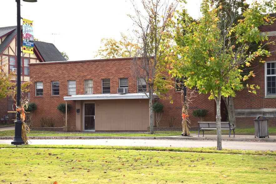 Primary Photo Of 204 S College St, Trenton Medical For Sale