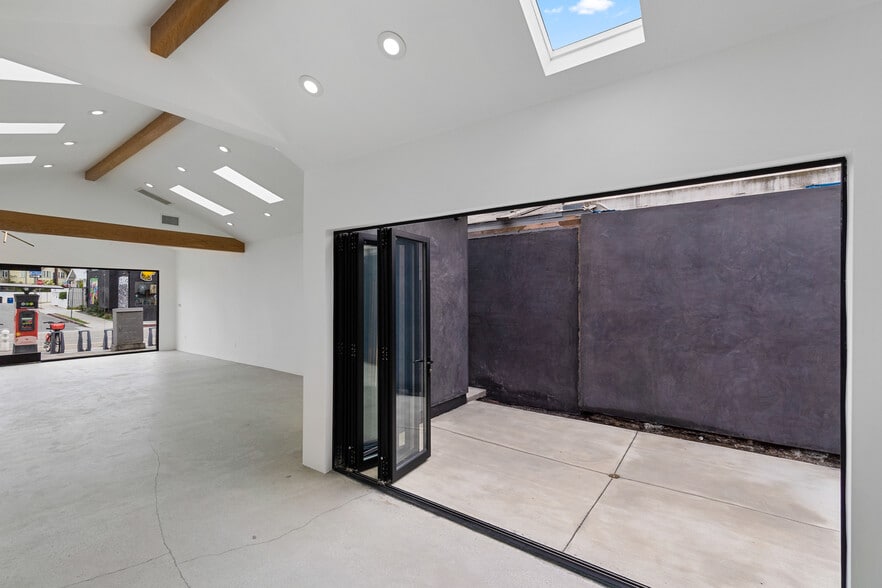 More Photos Of 1222 Abbot Kinney, Venice Storefront For Lease