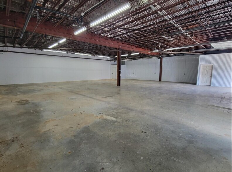 More Photos Of 635 Industrial Blvd, Gainesville Warehouse For Lease