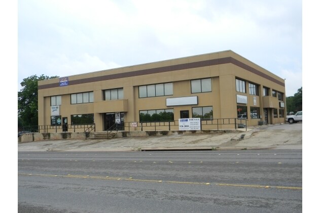 More Photos Of 1305 S Key Ave, Lampasas Office For Sale