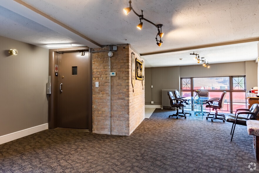 More Photos Of 115 7th St, Rockford Medical For Sale
