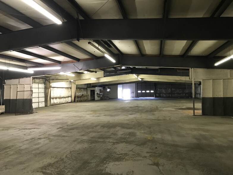 More Photos Of 5874 Uwharrie Rd, High Point Warehouse For Lease