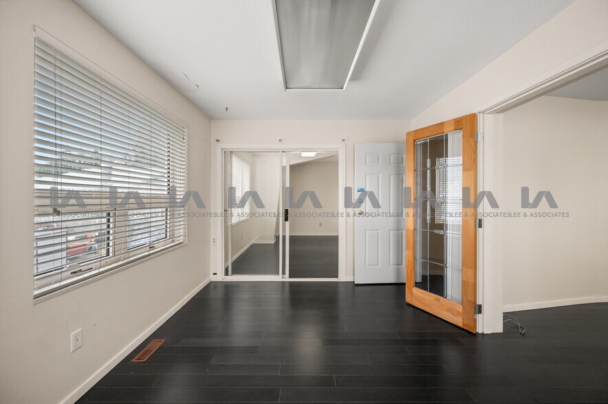 More Photos Of 2727 Dixon St, Port Coquitlam Industrial For Sale