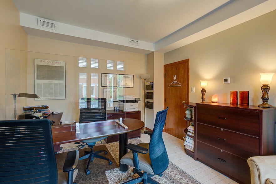 More Photos Of 415 Rue Du Village, Repentigny Office For Sale