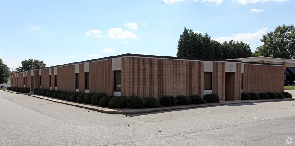 More Photos Of 131 W Parris Ave, High Point Office For Lease