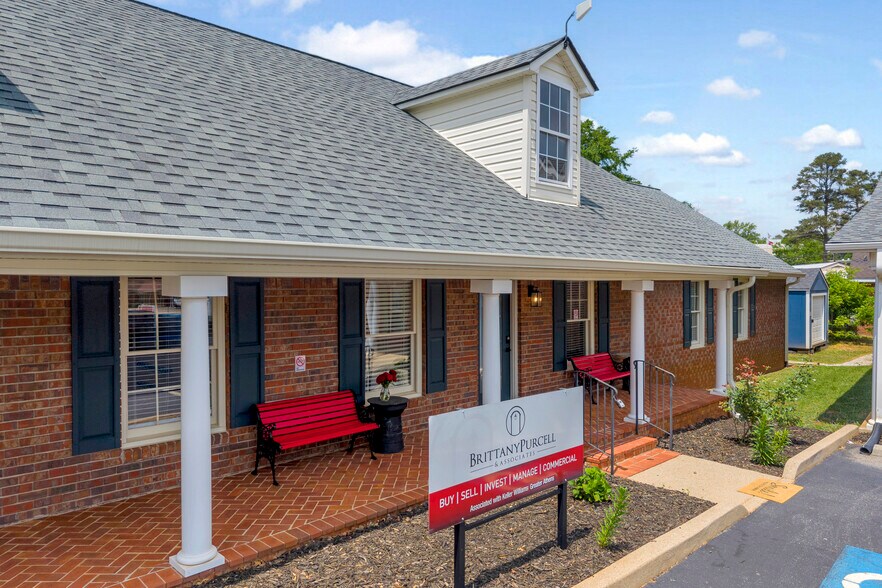More Photos Of 679 Hospital Rd, Commerce Medical For Lease