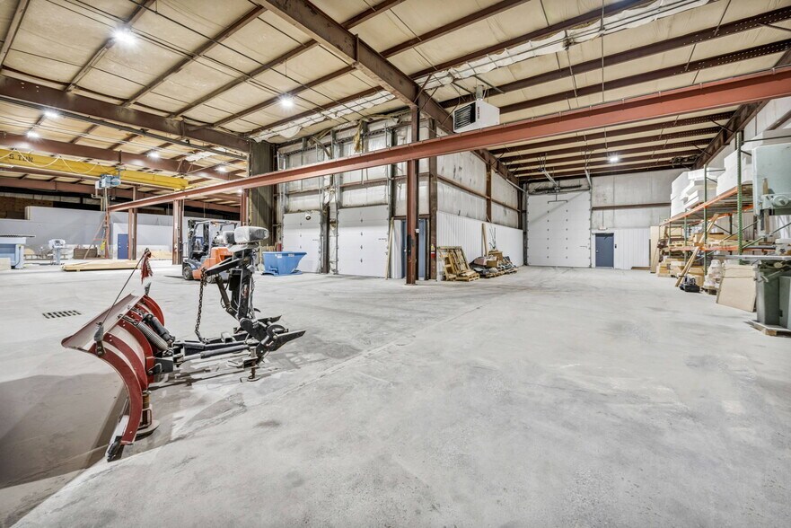 More Photos Of 3027 Nationwide Pky, Brunswick Warehouse For Lease