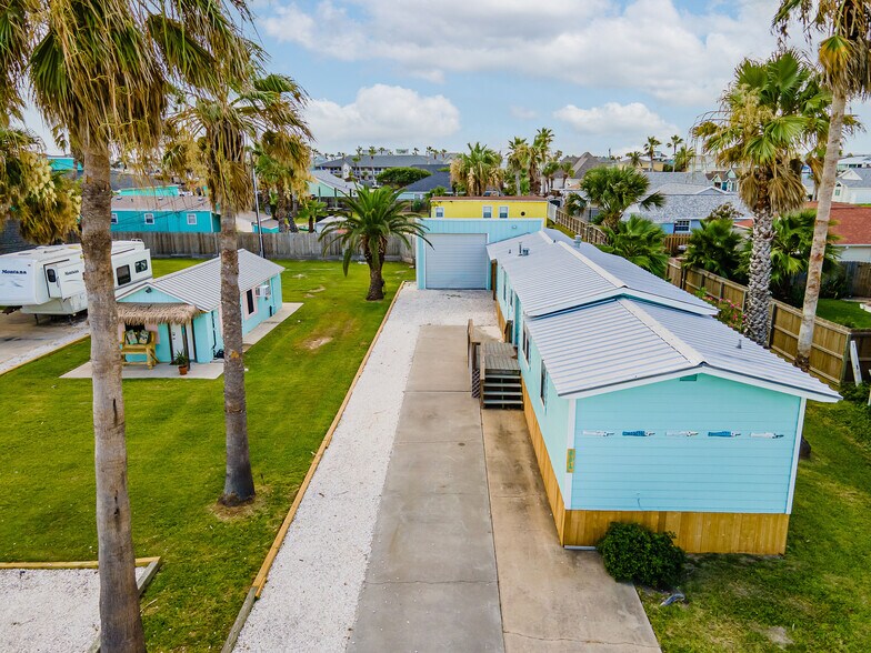 More Photos Of 801 South 9th St, Port Aransas Freestanding For Sale