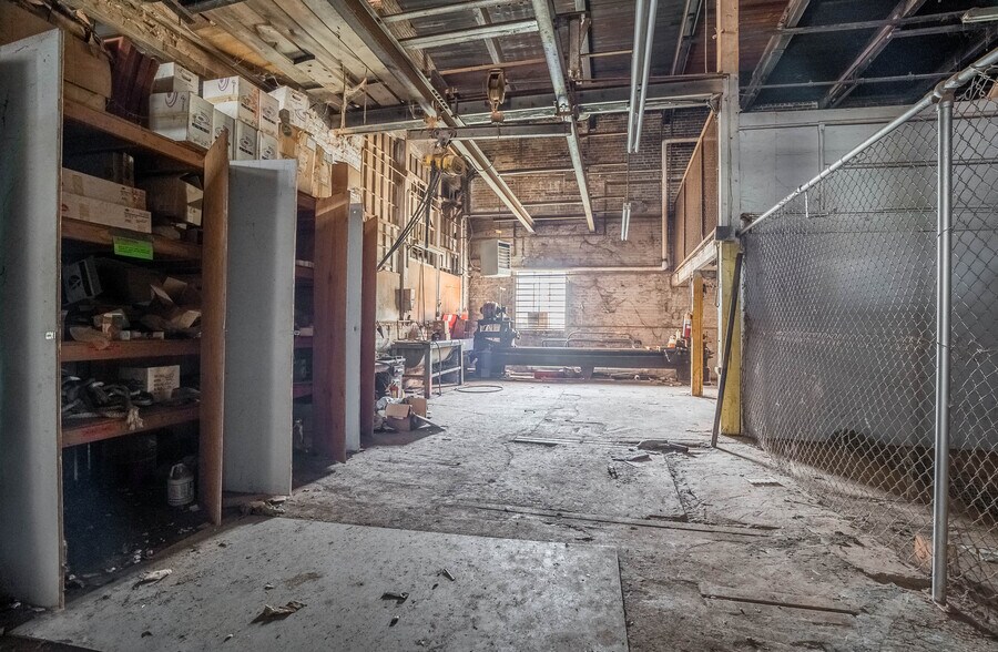 More Photos Of 413 Oxford Rd, Franklin Manufacturing For Sale