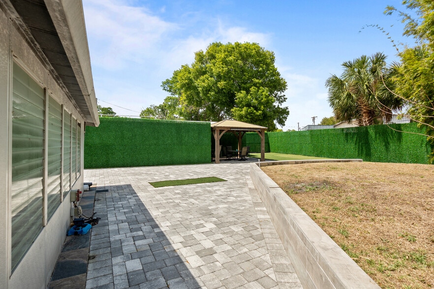 More Photos Of 5424 Edgewater Dr, Orlando Flex For Lease