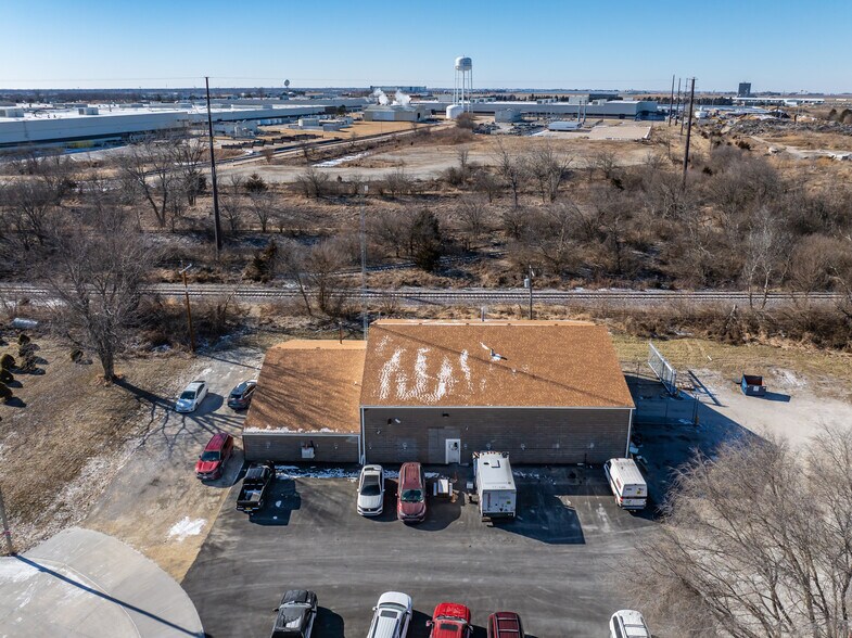 More Photos Of 17040 215th St, Davenport Warehouse For Sale