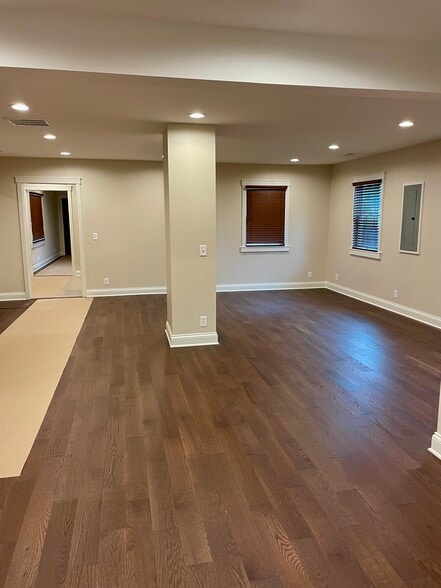 More Photos Of 10610 N Park Ave, Indianapolis Office For Lease