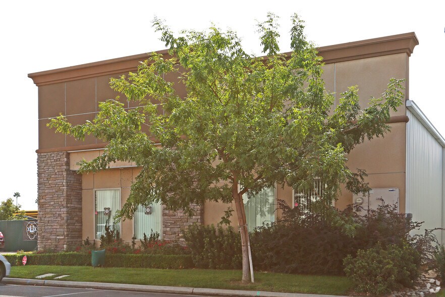 More Photos Of 4914 E Ashlan Ave, Fresno Warehouse For Lease