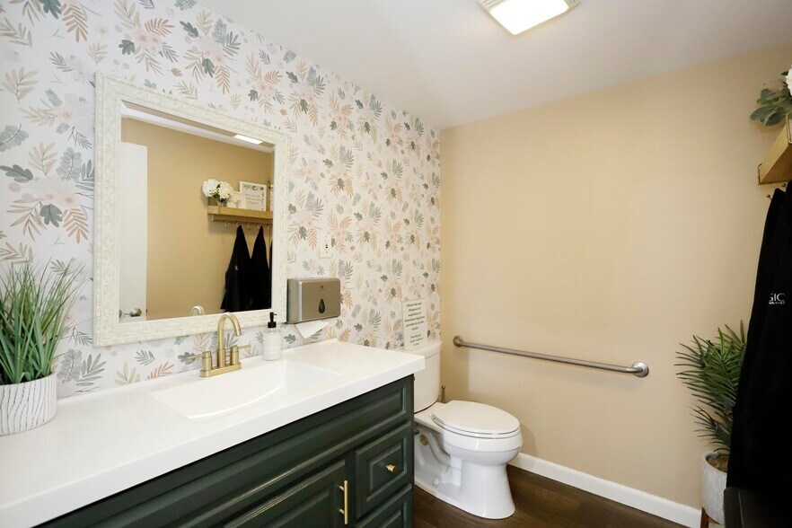More Photos Of 66 Rockdale Ave, New Bedford Office For Sale