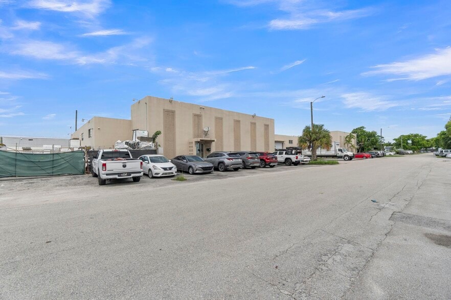 More Photos Of 821-841 NW 57th Pl, Fort Lauderdale Manufacturing For Lease