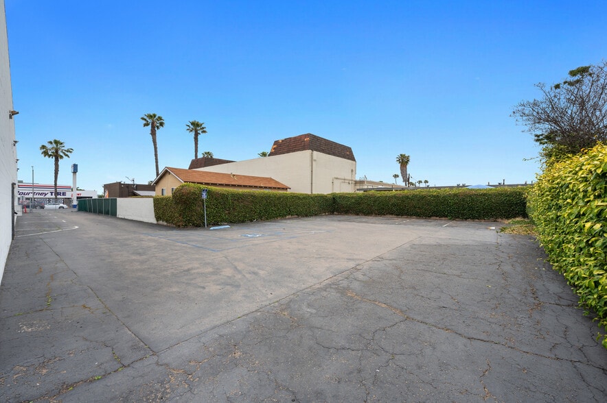 More Photos Of 733 Broadway, Chula Vista Storefront For Sale