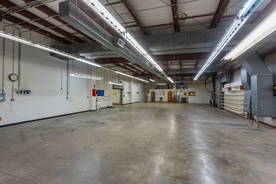 More Photos Of 13963 Timber Way, Timberville Office For Lease